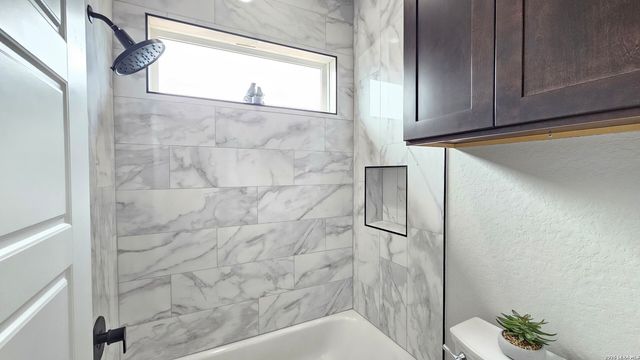 105 Oakmont Ln, La Vernia, TX 78121