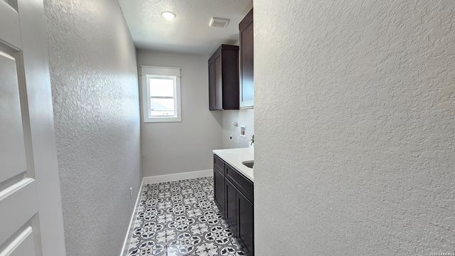 105 Oakmont Ln, La Vernia, TX 78121