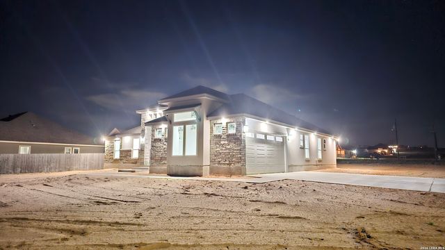 105 Oakmont Ln, La Vernia, TX 78121