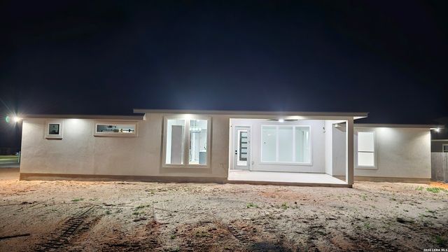 105 Oakmont Ln, La Vernia, TX 78121