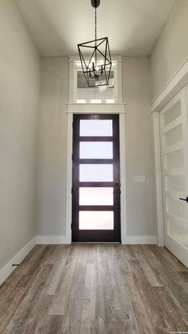 105 Oakmont Ln, La Vernia, TX 78121