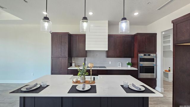 105 Oakmont Ln, La Vernia, TX 78121