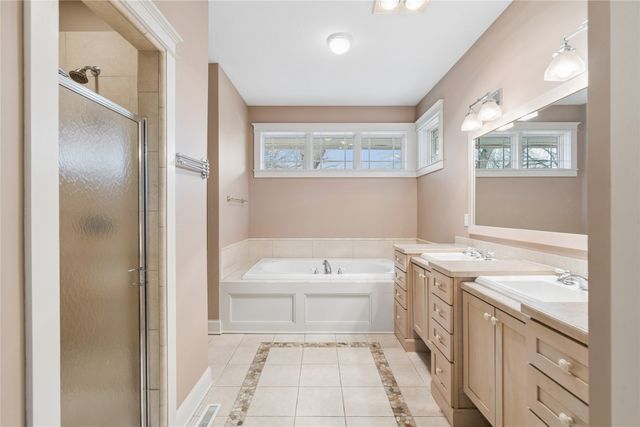 36599 River Oaks Circle, Cumming, IA 50061