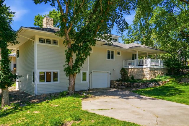 36599 River Oaks Circle, Cumming, IA 50061