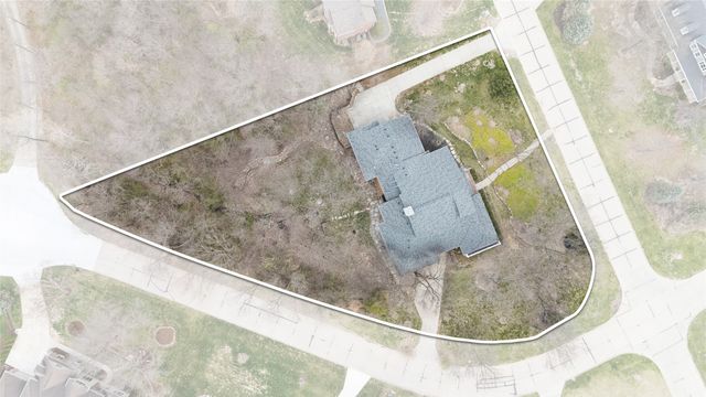 36599 River Oaks Circle, Cumming, IA 50061