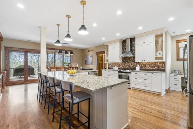 36599 River Oaks Circle, Cumming, IA 50061