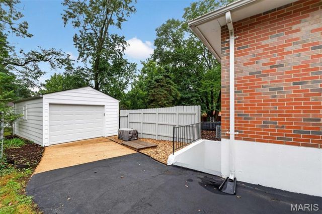 9016 Bessemer Avenue, Berkeley, MO 63134
