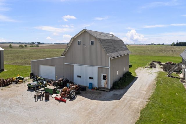 24880 145th Avenue, Eldridge, IA 52748