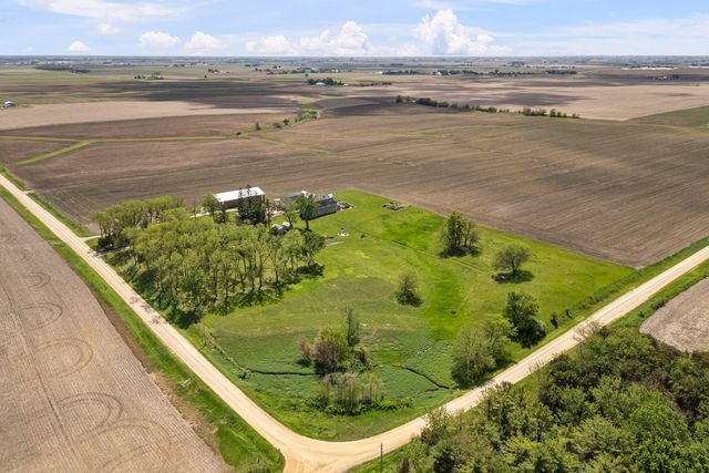 24880 145th Avenue, Eldridge, IA 52748