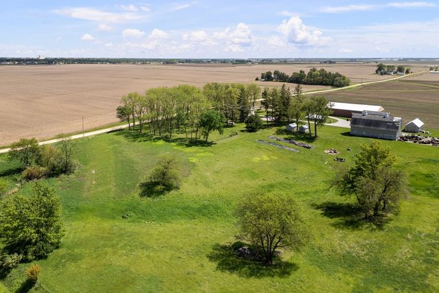 24880 145th Avenue, Eldridge, IA 52748