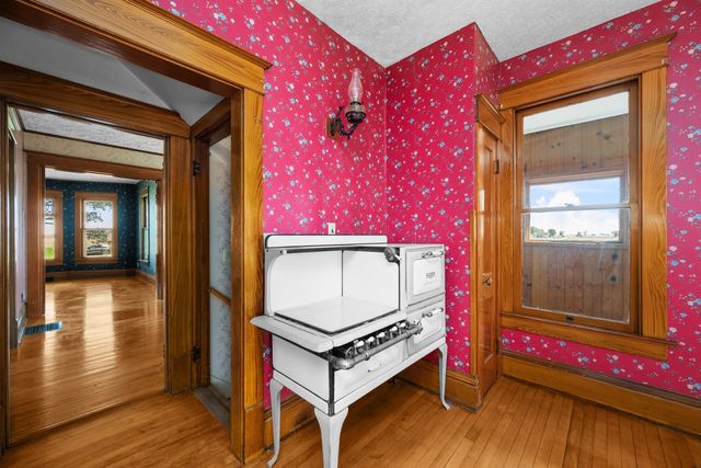 24880 145th Avenue, Eldridge, IA 52748