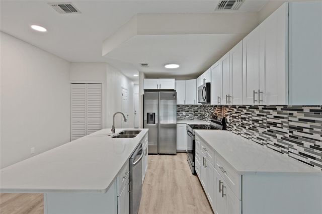 4330 TYLER CIRCLE N, St Petersburg, FL 33709