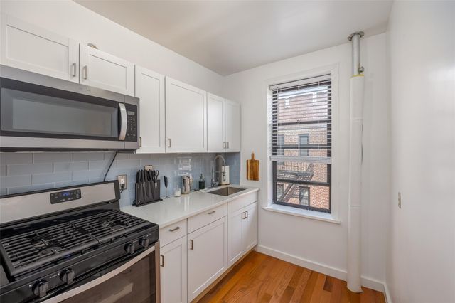 910 Dinsmore Avenue, Far Rockaway, NY 11691