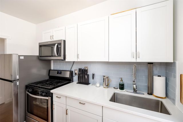 910 Dinsmore Avenue, Far Rockaway, NY 11691