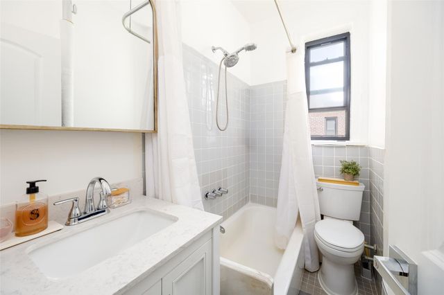 910 Dinsmore Avenue, Far Rockaway, NY 11691