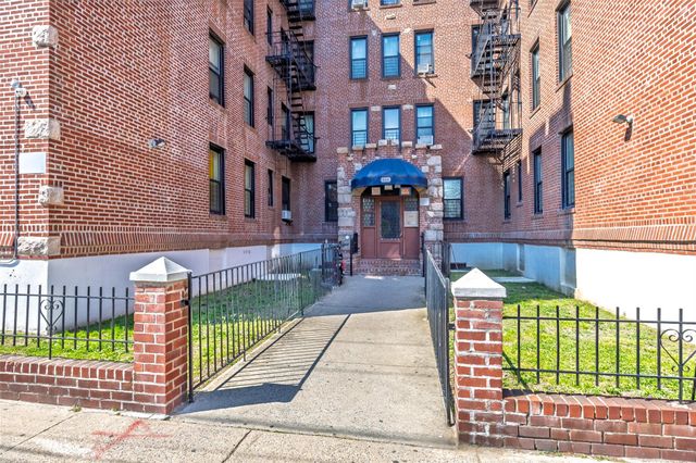 910 Dinsmore Avenue, Far Rockaway, NY 11691