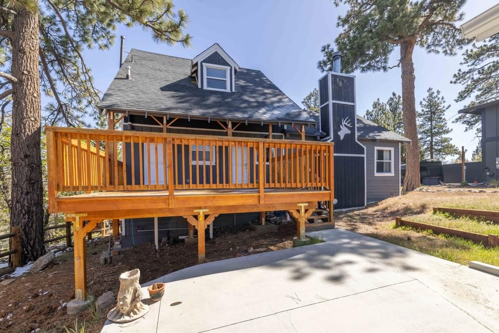 Image 3 of property listing at 721 Villa Grove Avenue, Big Bear, CA 92314