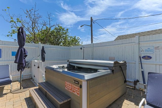 15 Cottage St 8, Provincetown, MA 02657