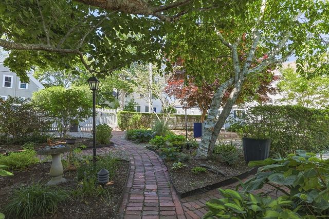 15 Cottage St 8, Provincetown, MA 02657