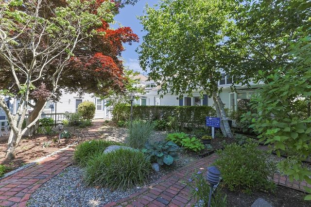 15 Cottage St 8, Provincetown, MA 02657