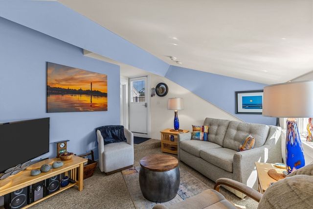 15 Cottage St 8, Provincetown, MA 02657