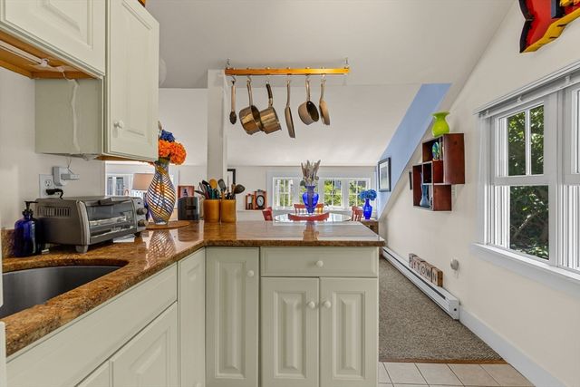 15 Cottage St 8, Provincetown, MA 02657