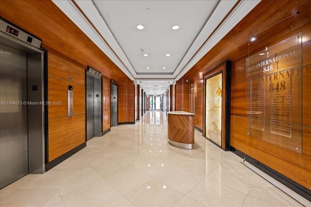 848 Brickell Ave, Miami, FL 33131