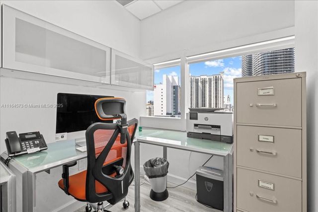 848 Brickell Ave, Miami, FL 33131