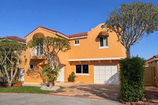 8510 NW 1st Ter, Miami, FL 33126