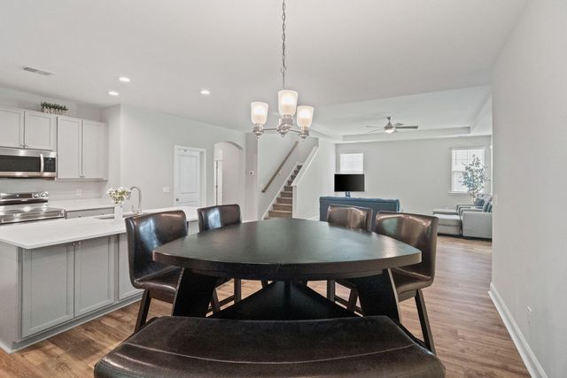 689 W Butternut Road, Summerville, SC 29483
