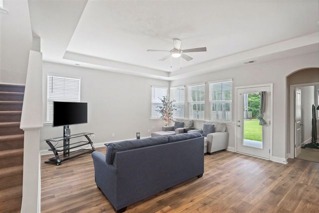 689 W Butternut Road, Summerville, SC 29483
