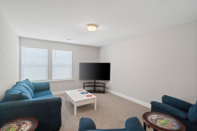 689 W Butternut Road, Summerville, SC 29483