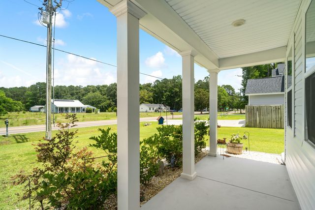 689 W Butternut Road, Summerville, SC 29483