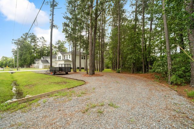689 W Butternut Road, Summerville, SC 29483