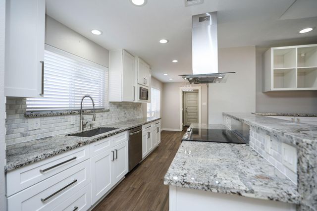 2214 Holly Knoll Street, Houston, TX 77077