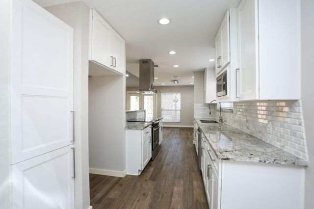 2214 Holly Knoll Street, Houston, TX 77077