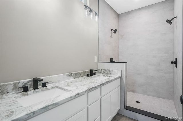 1315 Park Ridge Pointe, Grand Blanc, MI 48439