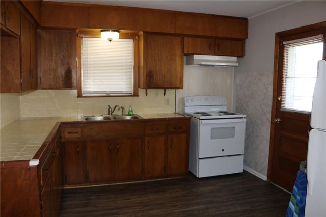 710 W 7th Street, Freeport, TX 77541