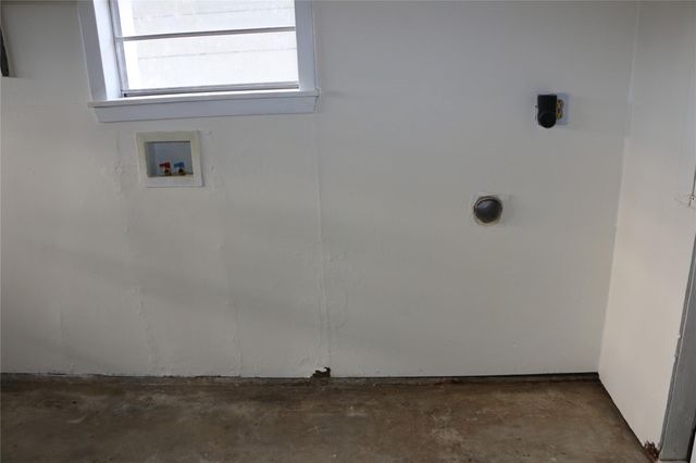 710 W 7th Street, Freeport, TX 77541