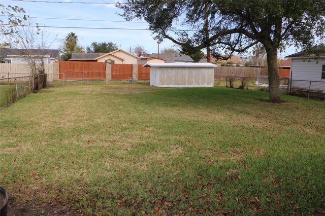 710 W 7th Street, Freeport, TX 77541