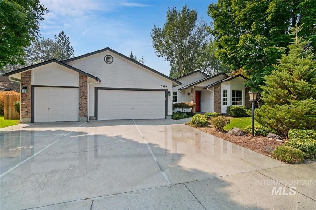 3787 E Shady Glen Dr, Boise, ID 83706 photo 2