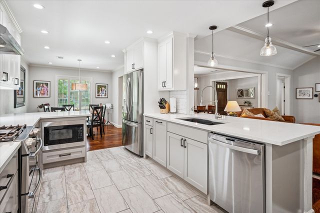 3334 Regent Drive, Dallas, TX 75229