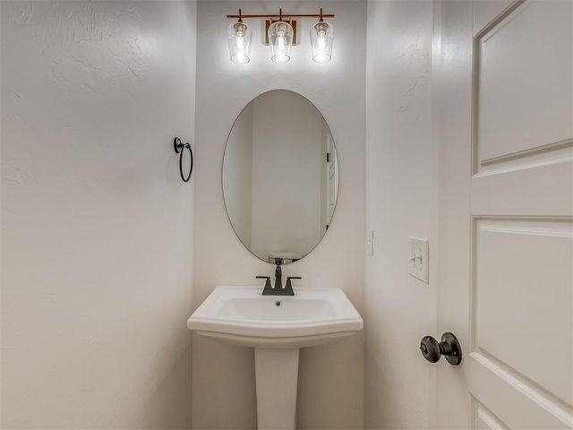 10505 NW 33rd Street, Yukon, OK 73099