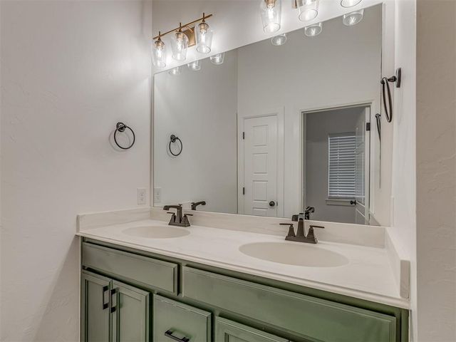 10505 NW 33rd Street, Yukon, OK 73099