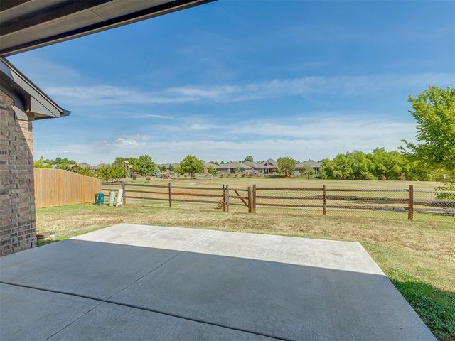 10505 NW 33rd Street, Yukon, OK 73099
