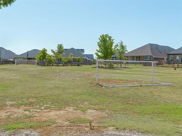 10505 NW 33rd Street, Yukon, OK 73099