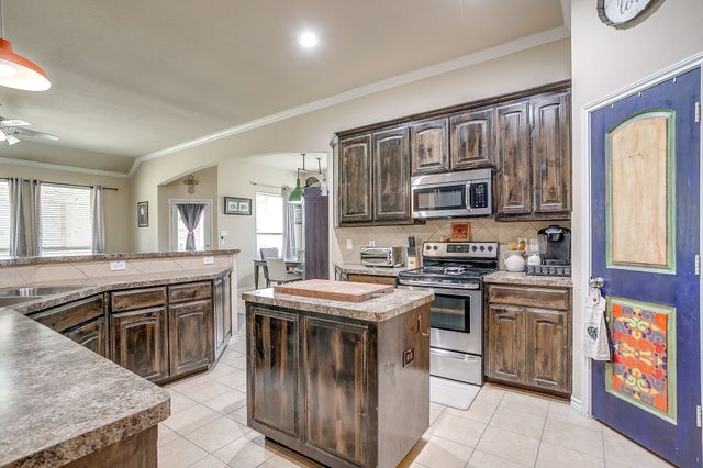 132 Creekwood Ranch Road, Azle, TX 76020