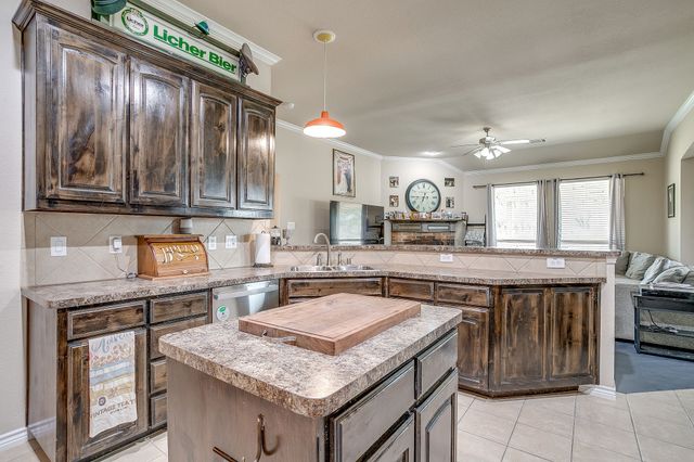 132 Creekwood Ranch Road, Azle, TX 76020