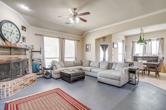 132 Creekwood Ranch Road, Azle, TX 76020