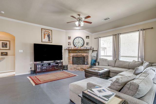 132 Creekwood Ranch Road, Azle, TX 76020